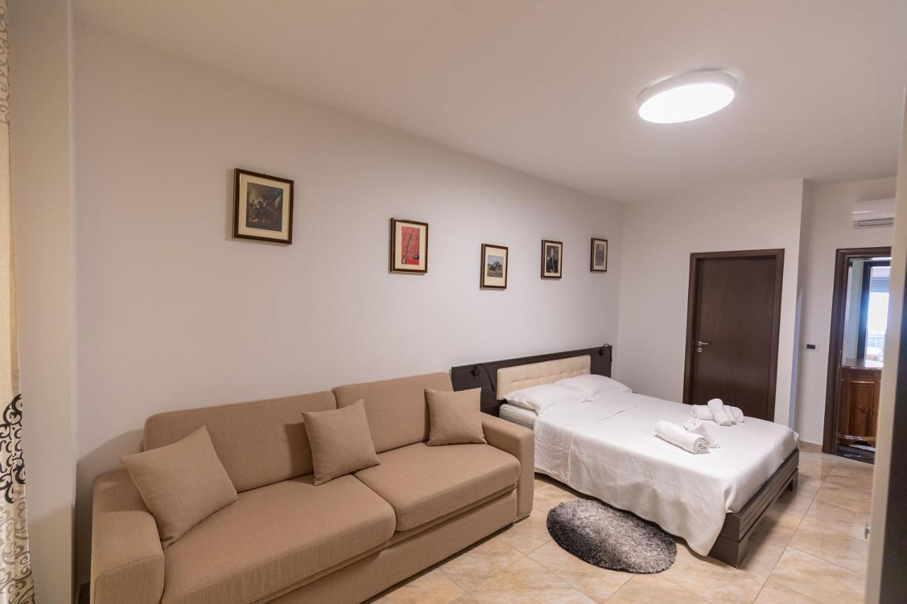 Hotel Pirro Влёра Экстерьер фото
